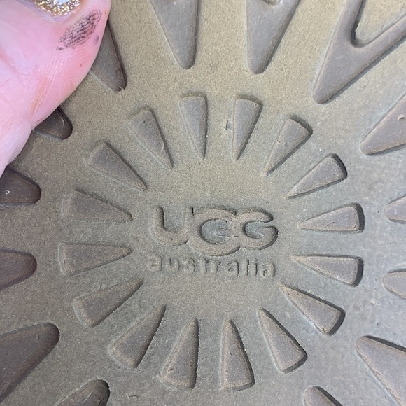 Ugg CLASSIC SHORT boots - Picture 7 of 9